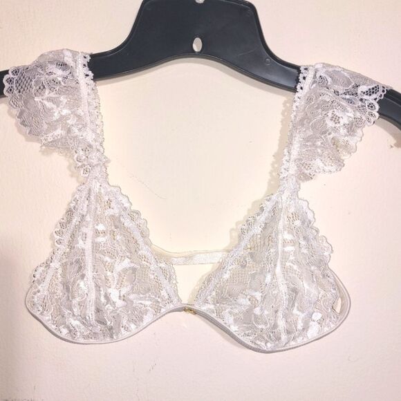 GOOSEBERRY Intimates Women's Sexy Lace Coquette Triangle Bralette White Size XS - Picture 6 of 13